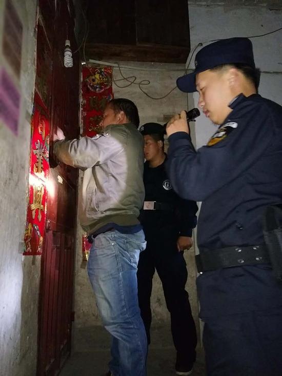 益阳粗心妈妈误将幼女锁家中 